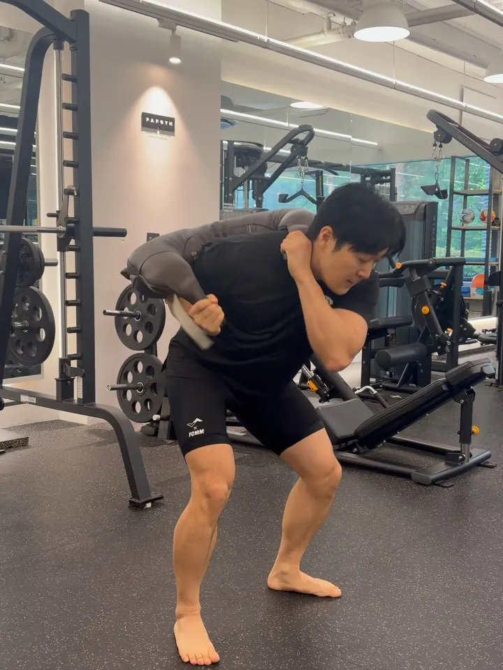 황현우 트레이너 · 불가리안 백 훈련을 하는 모습