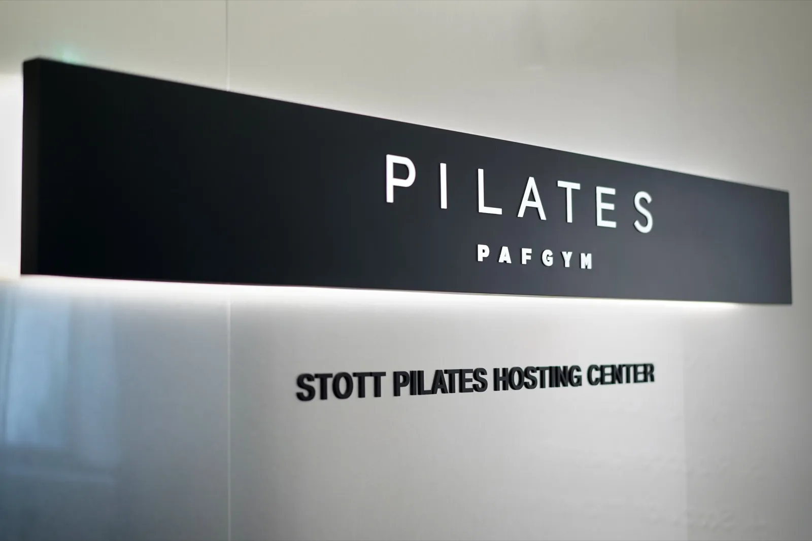 PAFGYMピラティス STOTT PILATESホスティングセンターの看板